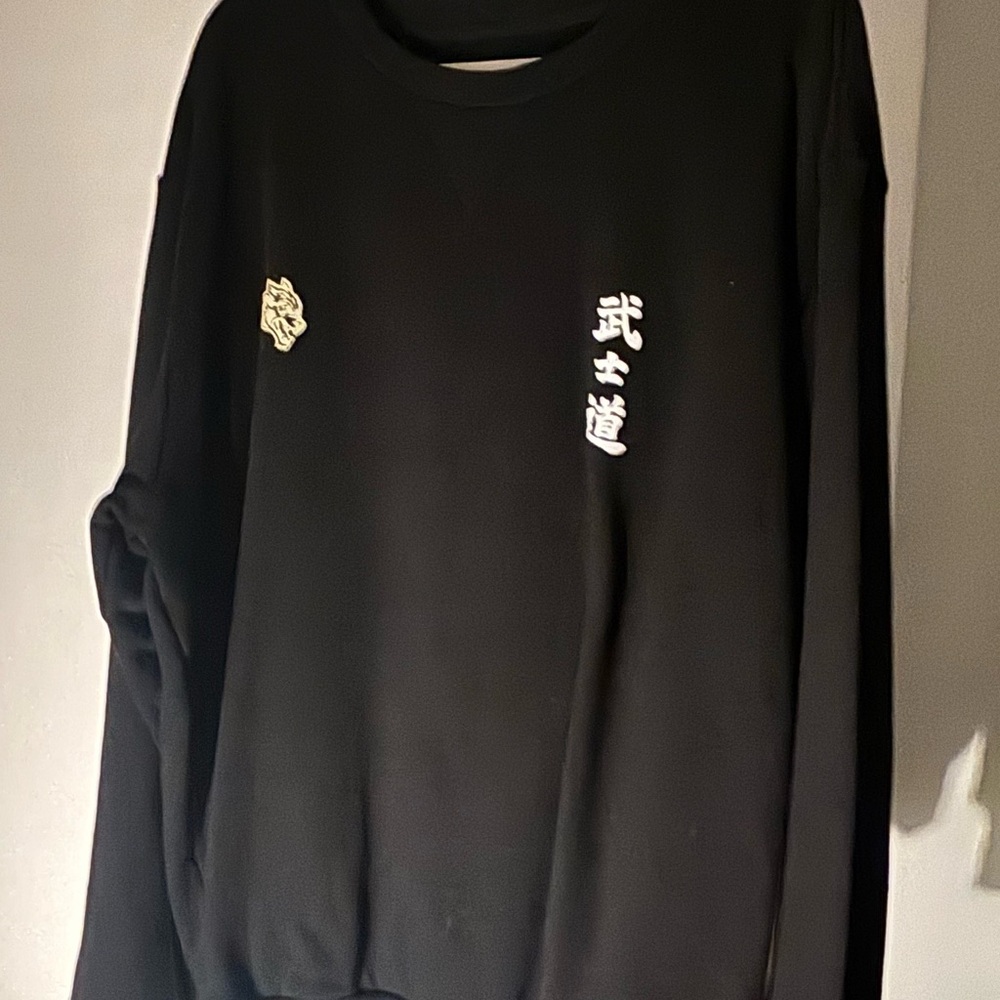 Wolves Black Graphic Sweater - Picture 3 of 3